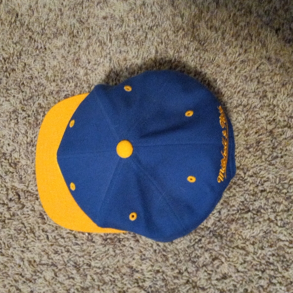 Mitchell and Ness Golden state warriors Hat - Picture 4 of 4